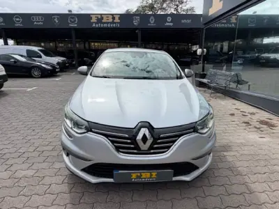 Renault Mégane 2018 - 16900 EUR, 89150 km - AUTO.MOTO.pt - 89150km - foto 5 de 12