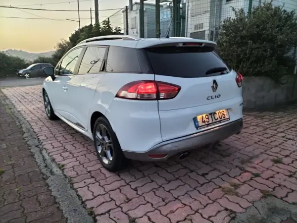 Renault Clio Sport Tourer 2017 - 14750 EUR, 159000 km - 159000km - foto 4 de 12