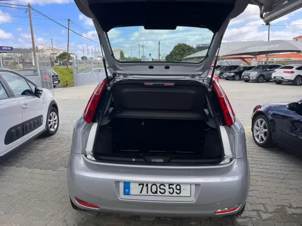 Fiat Punto 2015 - 6900 EUR, 125000 km - AUTO.MOTO.pt - 125000km - foto 3 de 7