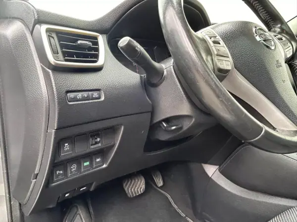 Nissan Qashqai 2015 - 16500 EUR, 120056 km - AUTO.MOTO.pt - 120056km - foto 11 de 22