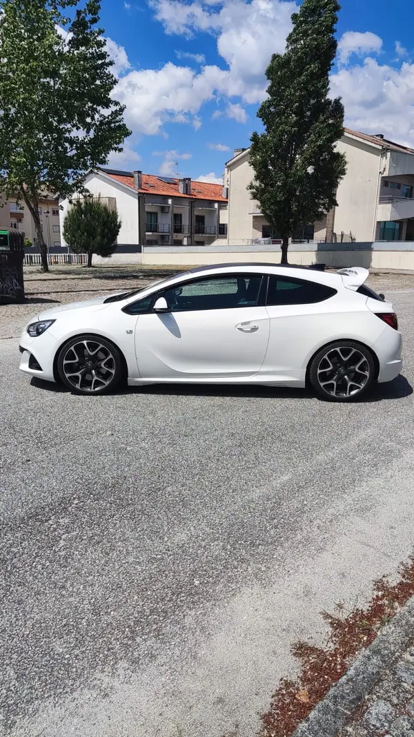 Opel Astra GTC 2016 - 22490 EUR, 92000 km - AUTO.MOTO.pt - 92000km - foto 4 de 15