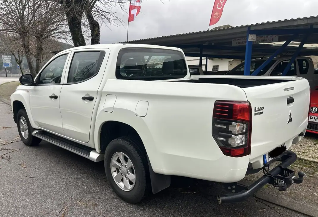 Mitsubishi L 200 King Cab 2022 - 29900 EUR, 136000 km - AUTO.MOTO.pt - 136000km - foto 4 de 12