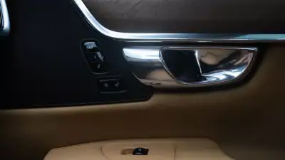 Volvo S90 2016 - 24750 EUR, 266000 km - AUTO.MOTO.pt - 266000km - foto 43 de 50