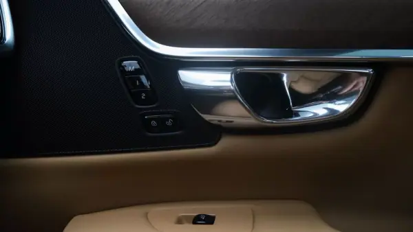Volvo S90 2016 - 24750 EUR, 266000 km - AUTO.MOTO.pt - 266000km - foto 43 de 50