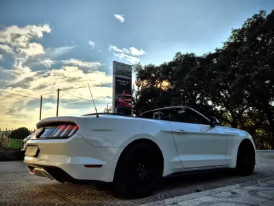 Ford Mustang 2015 - 37500 EUR, 159000 km - AUTO.MOTO.pt - 159000km - foto 12 de 22