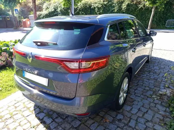 Renault Mégane Sport Tourer 2018 - 14990 EUR, 170135 km - AUTO.MOTO.pt - 170135km - foto 4 de 10