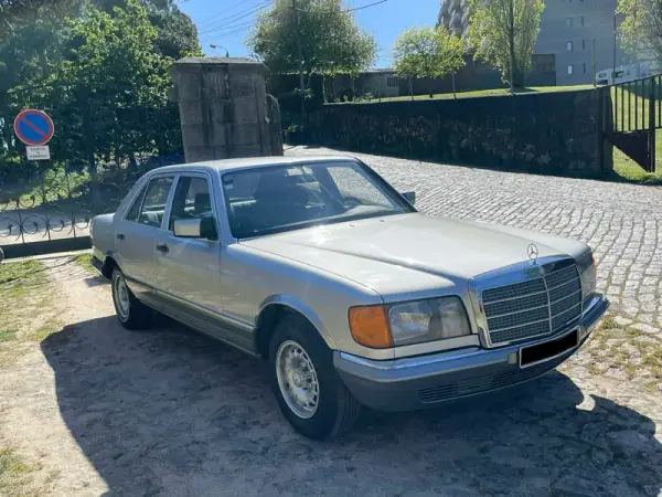 Mercedes-Benz 280 1982 - 11900 EUR, 215000 km - AUTO.MOTO.pt - 215000km - foto 3 de 23