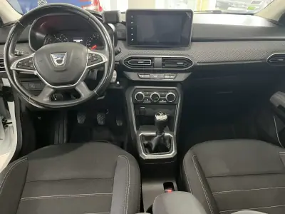 Dacia Jogger 2022 - 14900 EUR, 173000 km - AUTO.MOTO.pt - 173000km - foto 8 de 12