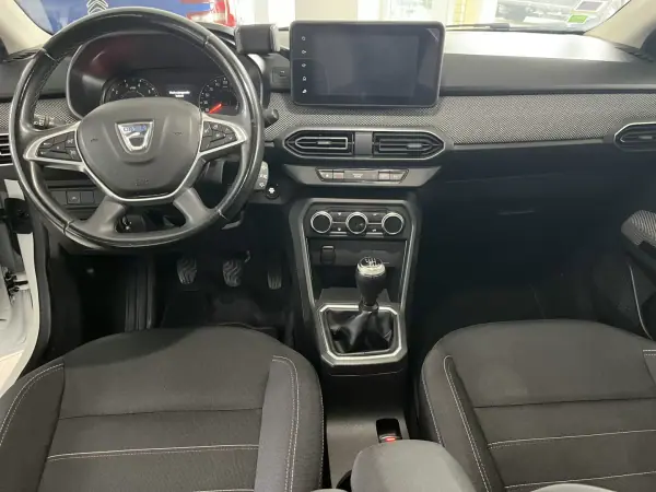Dacia Jogger 2022 - 14900 EUR, 173000 km - AUTO.MOTO.pt - 173000km - foto 8 de 12