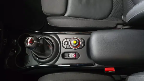 MINI Clubman 2017 - 13890 EUR, 159999 km - AUTO.MOTO.pt - 159999km - foto 40 de 51