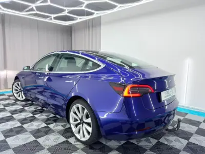 Tesla Model 3 2019 - 17000 EUR, 233000 km - AUTO.MOTO.pt - 233000km - foto 4 de 20