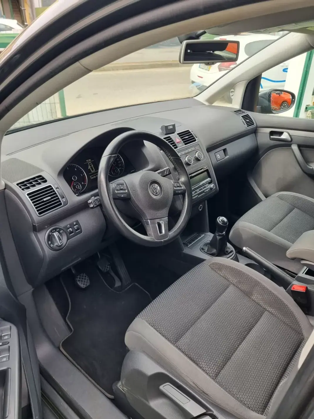 Volkswagen Touran 2014 - 14750 EUR, 122000 km - AUTO.MOTO.pt - 122000km - foto 17 de 17