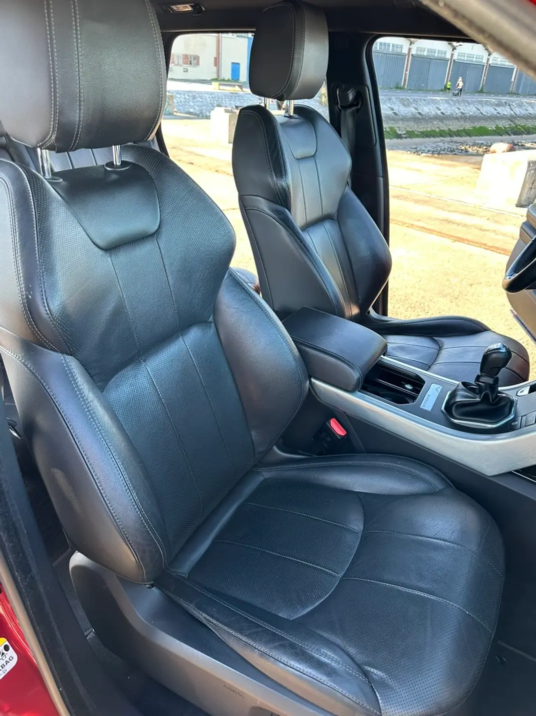 Land Rover Range Rover Evoque 2015 - 14900 EUR, 189520 km - AUTO.MOTO.pt - 189520km - foto 25 de 26