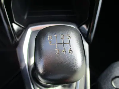 Peugeot 2008 2022 - 15790 EUR, 132275 km - AUTO.MOTO.pt - 132275km - foto 9 de 21