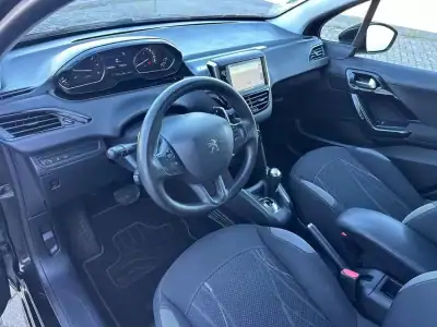 Peugeot 208 2013 - 10990 EUR, 129992 km - AUTO.MOTO.pt - 129992km - foto 10 de 17