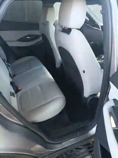 Jaguar E-Pace 2023 - 35900 EUR, 59000 km - 59000km - foto 9 de 12