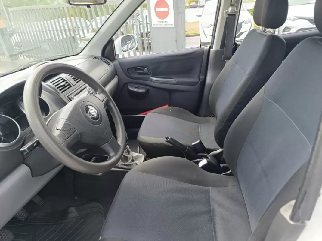 Suzuki Ignis 2004 - 2500 EUR, 216000 km - AUTO.MOTO.pt - 216000km - foto 11 de 15