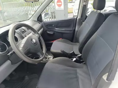 Suzuki Ignis 2004 - 2500 EUR, 216000 km - AUTO.MOTO.pt - 216000km - foto 11 de 15