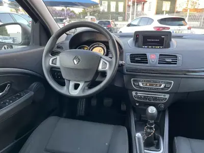 Renault Mégane 2011 - 6750 EUR, 234000 km - AUTO.MOTO.pt - 234000km - foto 11 de 34
