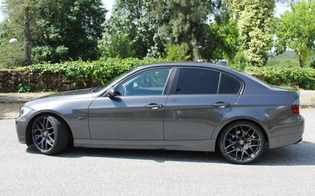 BMW 320 2008 - 8990 EUR, 338000 km - AUTO.MOTO.pt - 338000km - foto 10 de 35