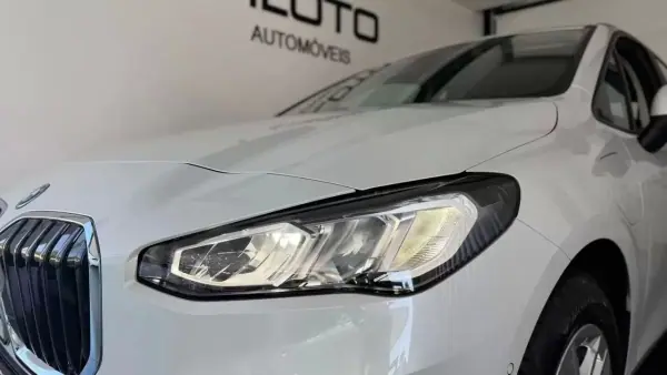 BMW 225xe Active Tourer 2023 — foto 2 de 27