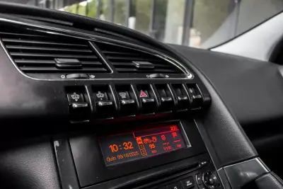 Peugeot 3008 2010 - 7490 EUR, 200623 km - AUTO.MOTO.pt - 200623km - foto 21 de 36