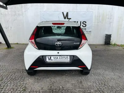 Toyota Aygo 2016 - 10900 EUR, 89310 km - AUTO.MOTO.pt - 89310km - foto 4 de 15