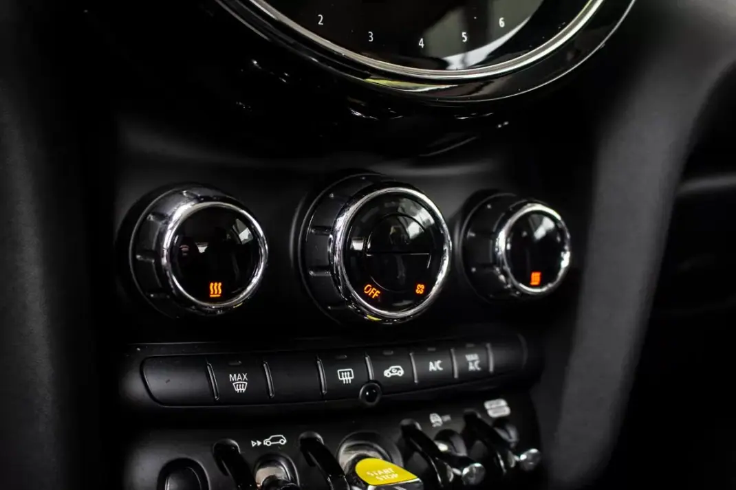 MINI 3 Portas 2021 - 17980 EUR, 78086 km - AUTO.MOTO.pt - 78086km - foto 20 de 34