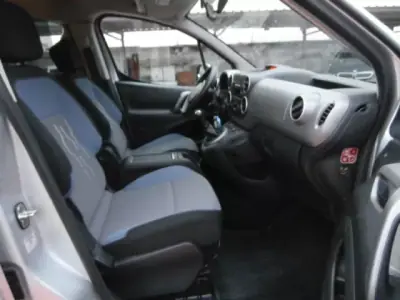 Peugeot Partner 2016 - 12900 EUR, 211456 km - AUTO.MOTO.pt - 211456km - foto 26 de 31