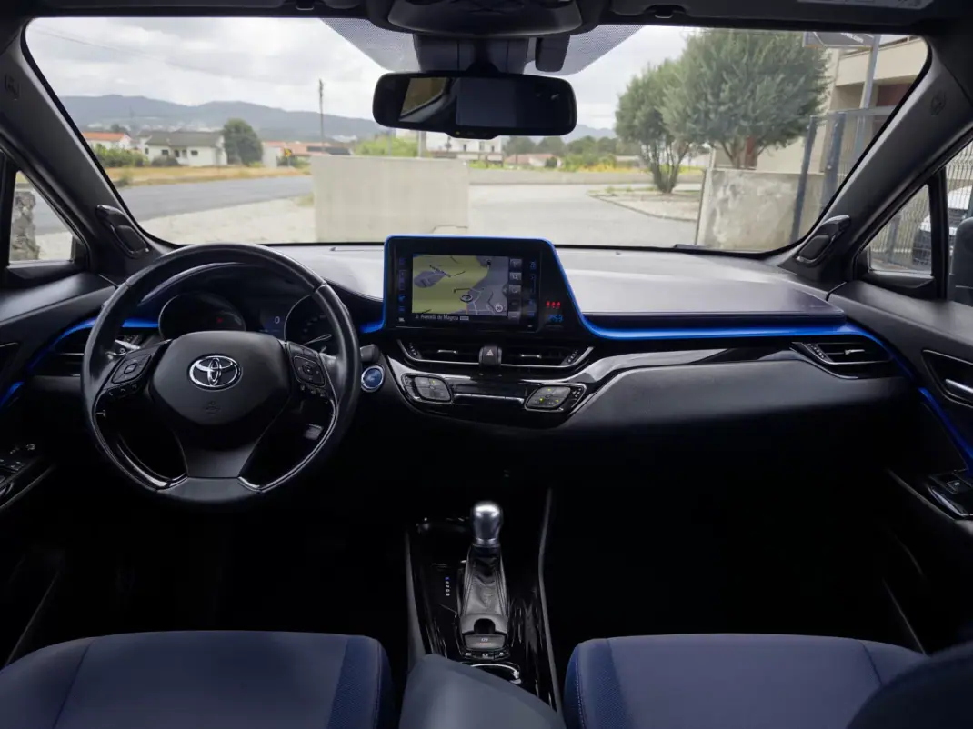 Toyota C-HR 2018 - 21990 EUR, 100000 km - 100000km - foto 16 de 45