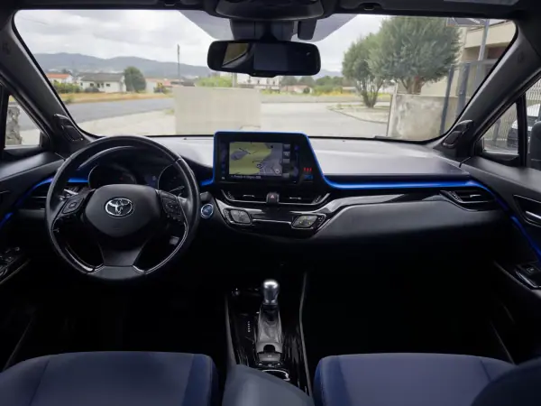 Toyota C-HR 2018 - 21990 EUR, 100000 km - AUTO.MOTO.pt - 100000km - foto 16 de 45