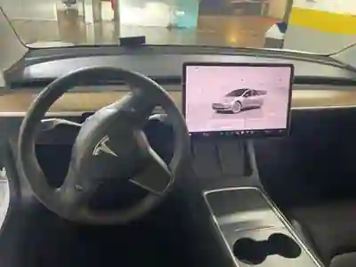 Tesla Model 3 2022 - 18000 EUR, 63495 km - foto 5 de 7