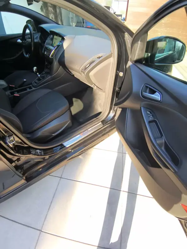 Ford Focus SW 2019 - 13900 EUR, 184000 km - AUTO.MOTO.pt - 184000km - foto 23 de 29