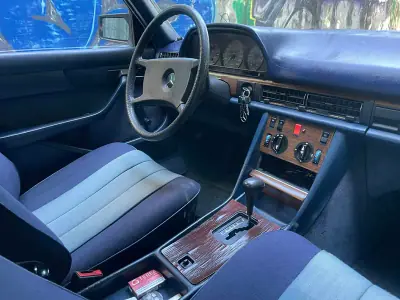 Mercedes-Benz 280 1982 - 11900 EUR, 215000 km - AUTO.MOTO.pt - 215000km - foto 11 de 23