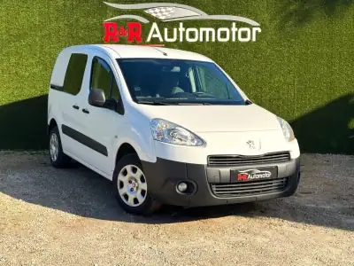 Peugeot Partner 1.6BlueHDI Confort 3 Lugares 2014 - 9250 EUR, 190000 km - AUTO.MOTO.pt - 190000km - foto 2 de 22