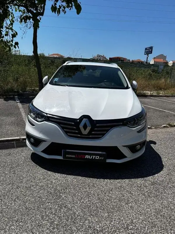 Renault Mégane 2019 - 14250 EUR, 135000 km - AUTO.MOTO.pt - 135000km - foto 2 de 39