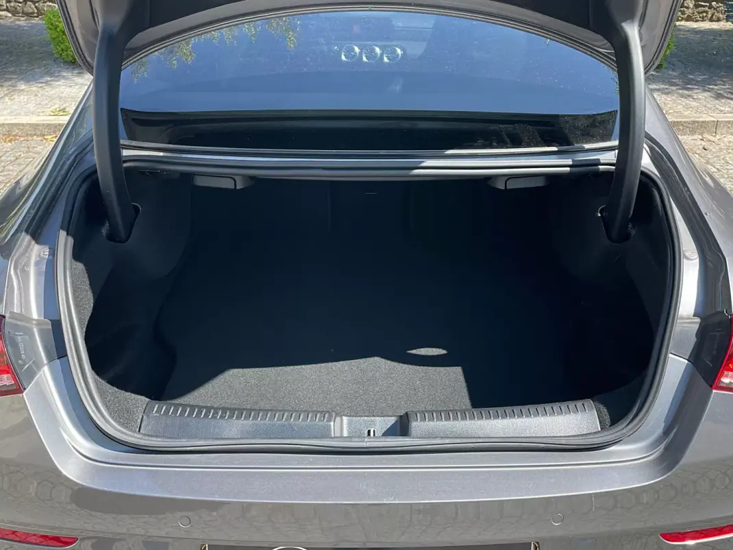 Mercedes-Benz CLA 250 2023 - 36900 EUR, 30000 km - AUTO.MOTO.pt - 30000km - foto 30 de 33