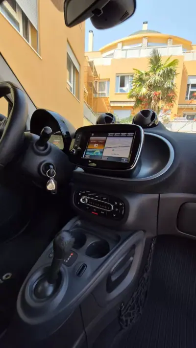 Smart ForTwo Coupé 2016 - 10480 EUR, 115000 km - AUTO.MOTO.pt - 115000km - foto 6 de 11