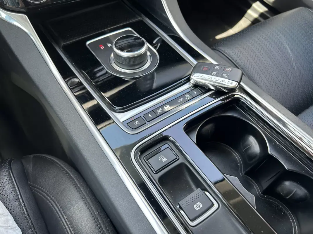 Jaguar XF 2016 - 18947 EUR, 108000 km - 108000km - foto 17 de 19