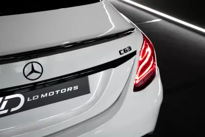 Mercedes-Benz C 63 AMG 2016 — foto 6 de 16
