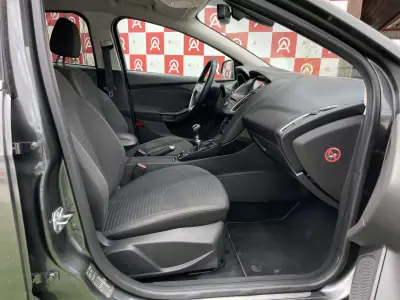Ford Focus 2017 - 13490 EUR, 150500 km - AUTO.MOTO.pt - 150500km - foto 12 de 22