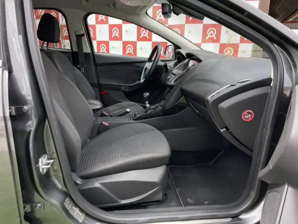 Ford Focus 2017 - 13490 EUR, 150500 km - AUTO.MOTO.pt - 150500km - foto 12 de 22