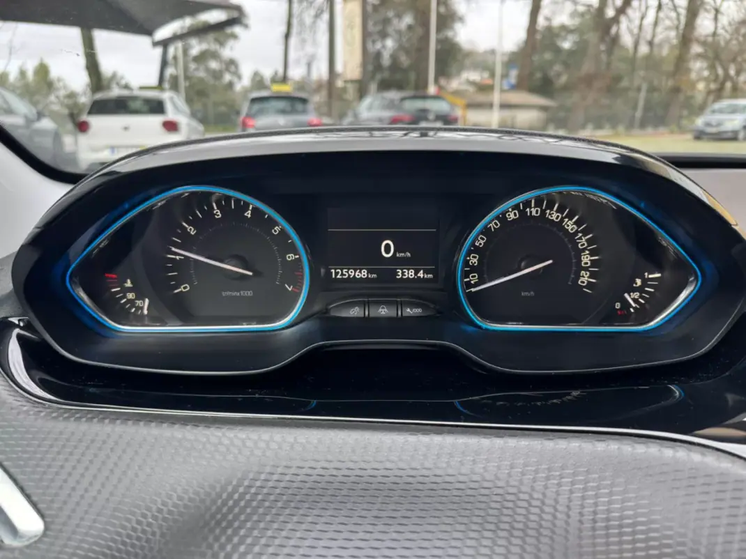 Peugeot 2008 2019 - 13900 EUR, 126000 km - AUTO.MOTO.pt - 126000km - foto 10 de 20