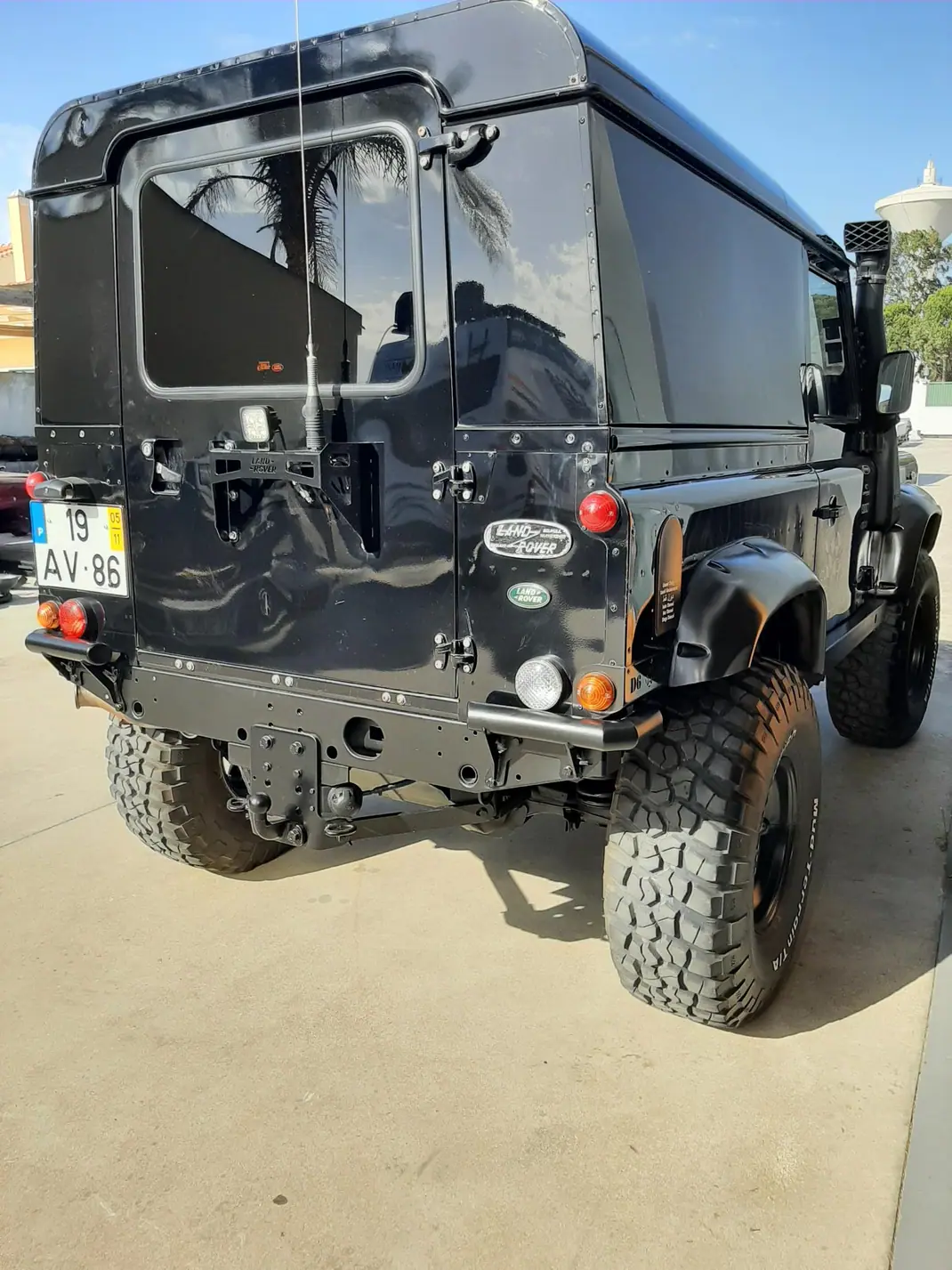 Land Rover Defender 2005 - 52000 EUR, 79000 km - AUTO.MOTO.pt - 79000km - foto 4 de 11