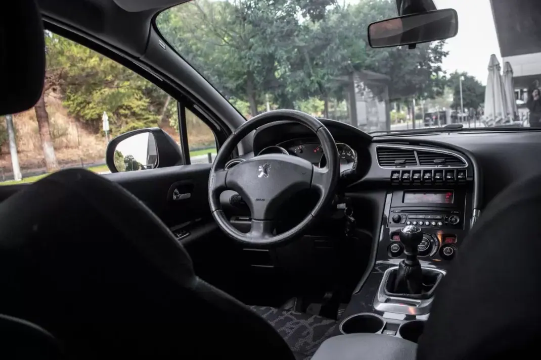 Peugeot 3008 2010 - 7490 EUR, 200623 km - AUTO.MOTO.pt - 200623km - foto 30 de 36