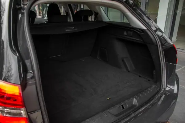 Peugeot 308 SW 2019 - 9750 EUR, 294100 km - AUTO.MOTO.pt - 294100km - foto 24 de 36