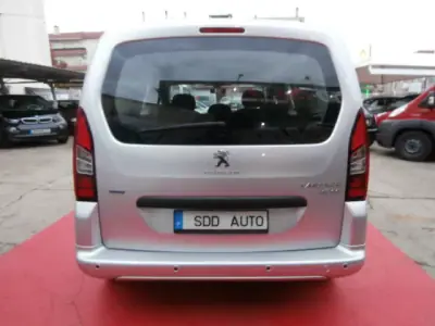 Peugeot Partner 2016 - 12900 EUR, 211456 km - AUTO.MOTO.pt - 211456km - foto 7 de 31