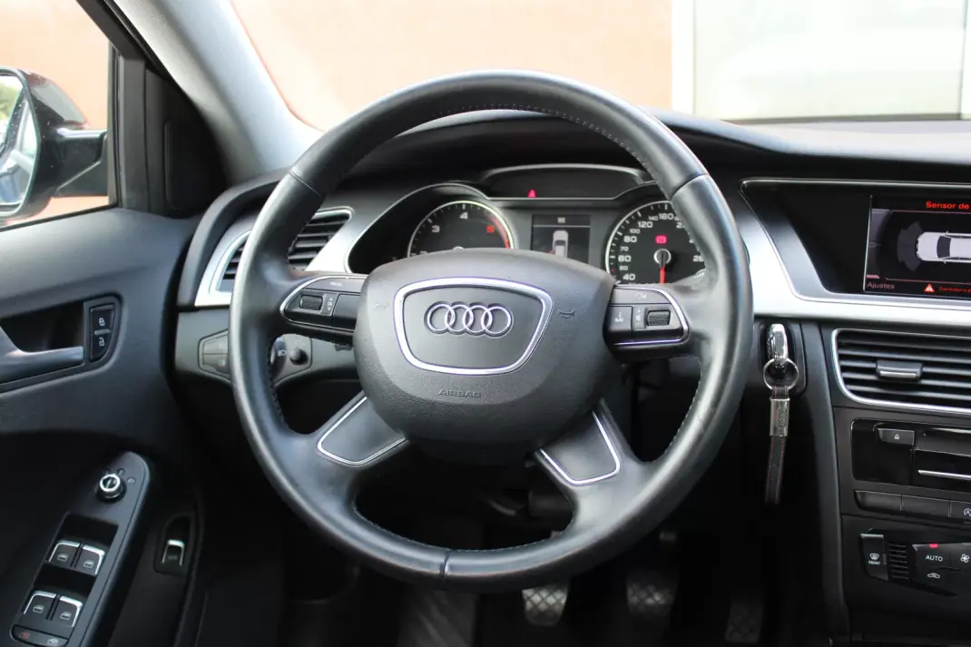 Audi A4 2014 - 14990 EUR, 168000 km - 168000km - foto 16 de 25