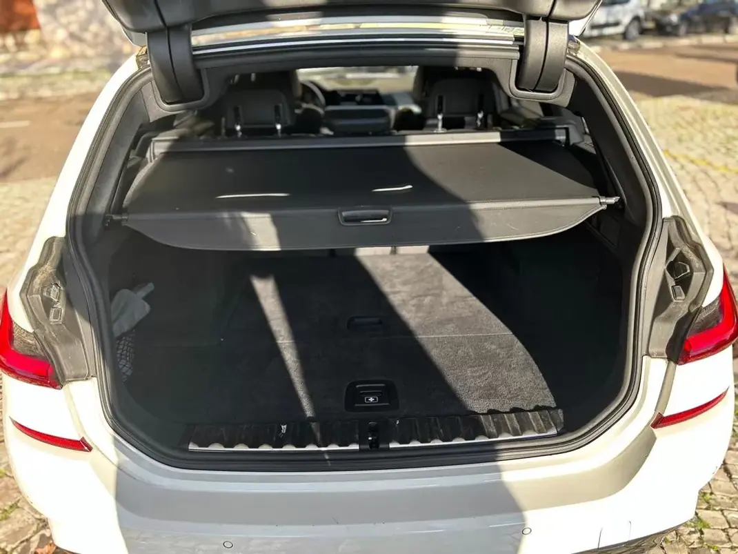 BMW 330 2019 - 30000 EUR, 206305 km - AUTO.MOTO.pt - 206305km - foto 11 de 43