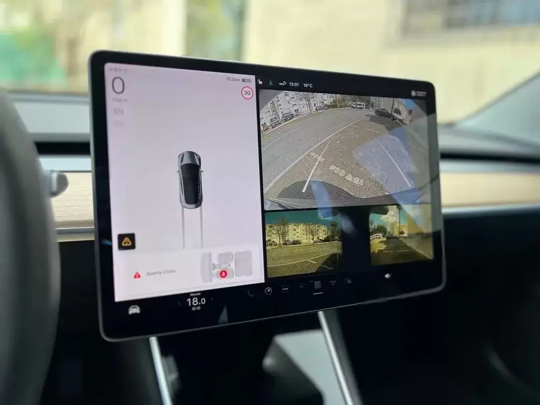 Tesla Model 3 2019 - 23990 EUR, 83000 km - AUTO.MOTO.pt - 83000km - foto 26 de 26